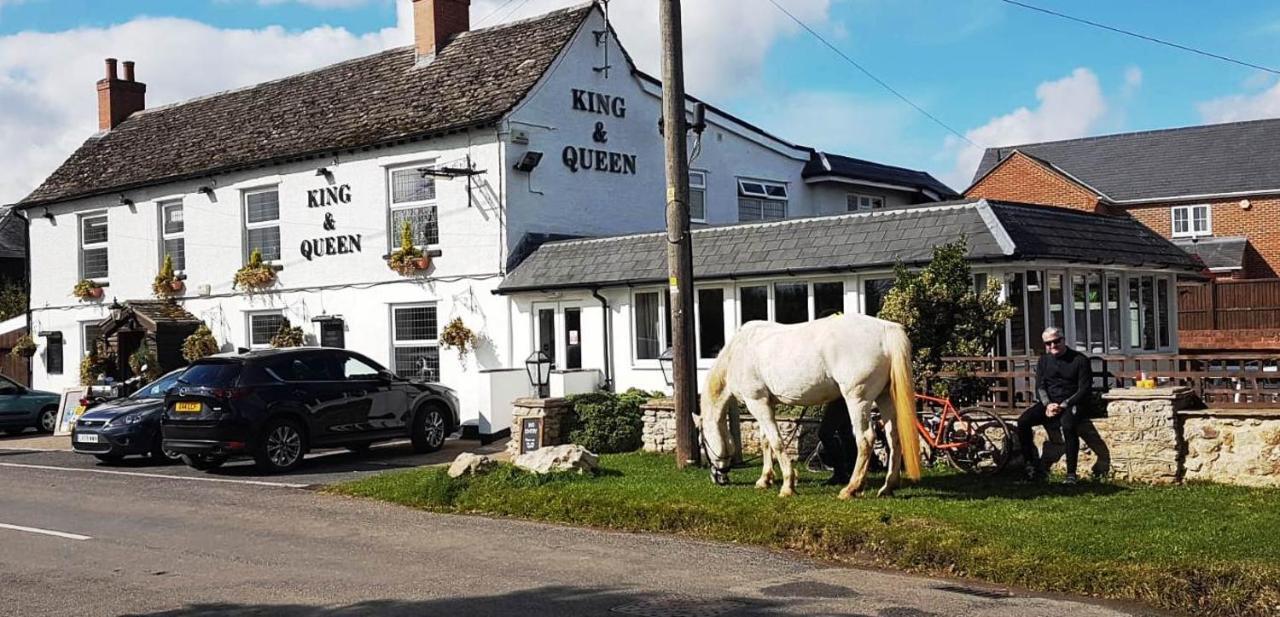 The King & Queen Longcot Exterior photo